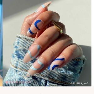 MAJOR SALE: NEW Glamnetic Nails in Wavy Blue